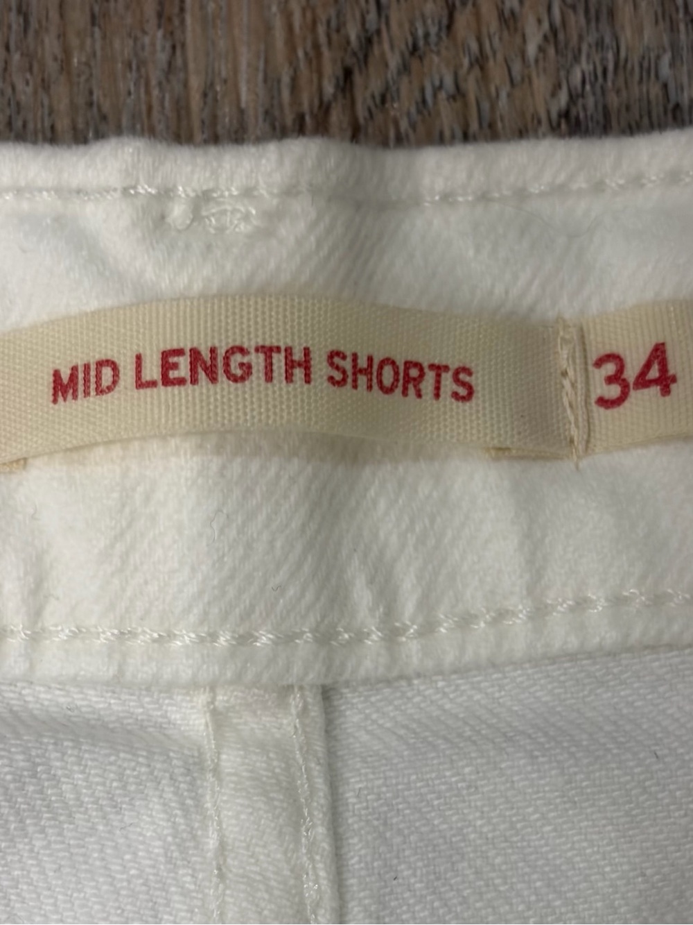 Levi's White Mid-Rise Women's Denim Shorts, Size 34, NWT - Picture 3 of 6